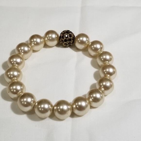 faux pearl bracelet stretch w/ rhinestone paved goldtone bead (onestone missing) - Picture 2 of 5